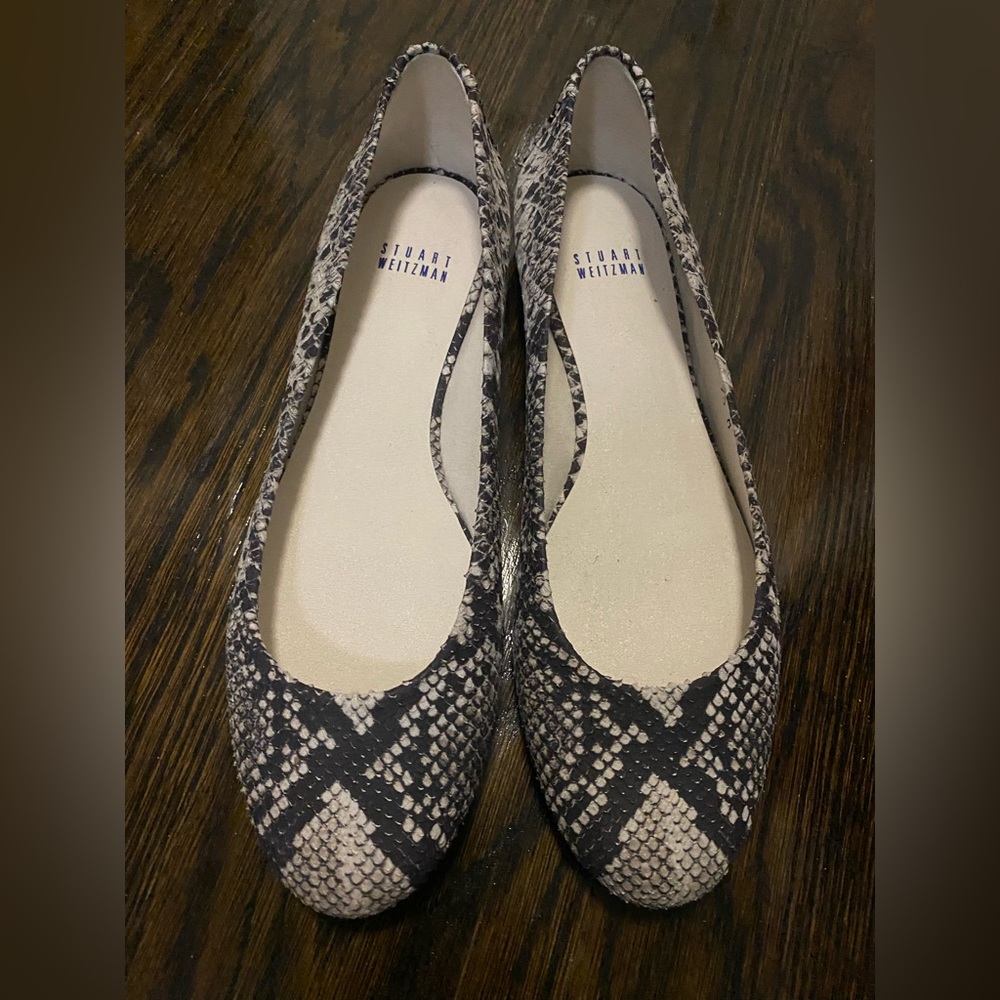 Stuart Weitzman flats, size 9.5 US, snake skin print